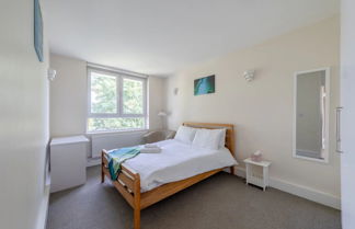 Photo 1 - Cosy 3 Bedroom Flat in North London