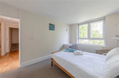 Photo 3 - Cosy 3 Bedroom Flat in North London