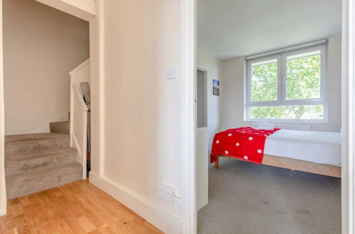 Foto 12 - Cosy 3 Bedroom Flat in North London