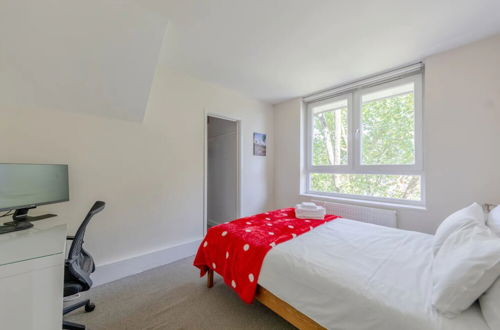 Foto 11 - Cosy 3 Bedroom Flat in North London