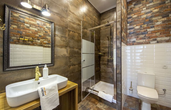 Secret Apartments - Photo 60