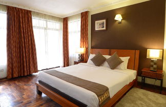 Photo 2 - GemSuites State House