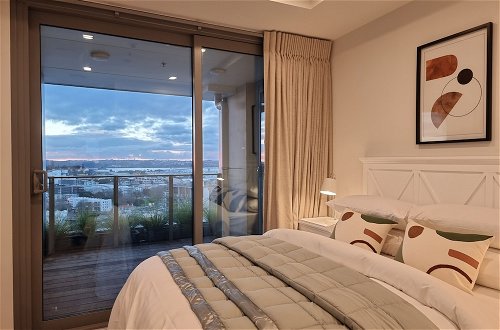 Photo 10 - Luxe Apt w Harbour-Sunset Views -Parking