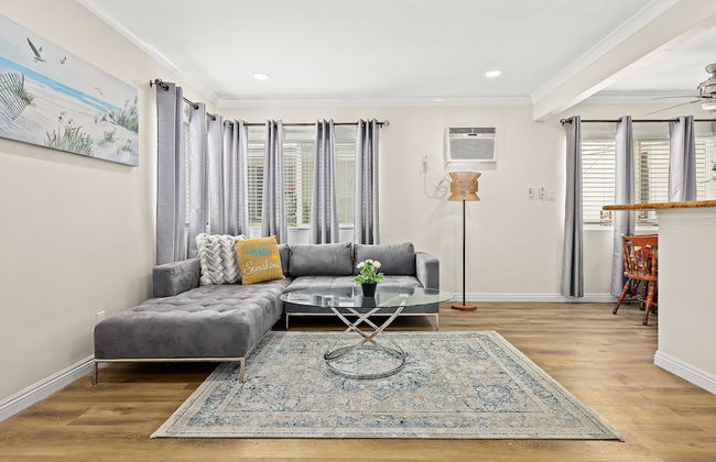 Bright&Cozy Getaway 10min to Downtown LA - Photo 1