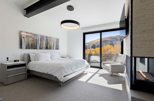 Photo 4 - Modern Mountain Retreat