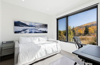 Photo 3 - Modern Mountain Retreat