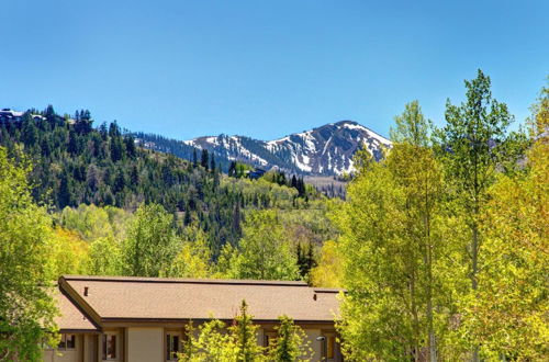 Photo 7 - K B M Resorts: Nordic Retreat - Hot Tub, Mountain Views, Wood Fireplace