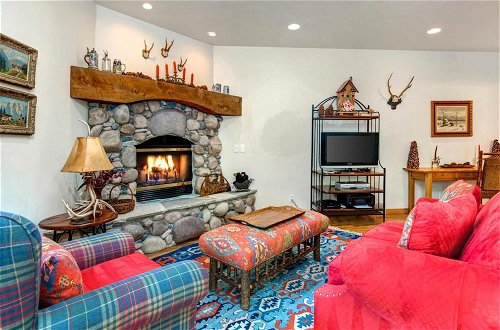Photo 17 - K B M Resorts: Nordic Retreat - Hot Tub, Mountain Views, Wood Fireplace