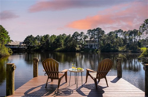 Photo 33 - Edgewater by Avantstay Gorgeous Character Lakefront Home w/ Private Dock