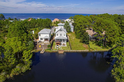 Photo 26 - Edgewater by Avantstay Gorgeous Character Lakefront Home w/ Private Dock