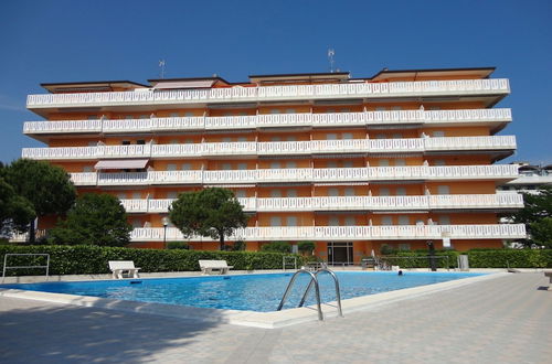 Foto 18 - Modern Apartment With Pool and Seaview