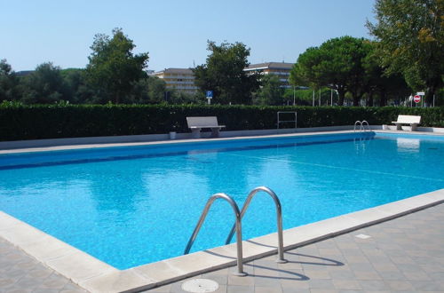 Photo 8 - Modern Apartment With Pool and Seaview