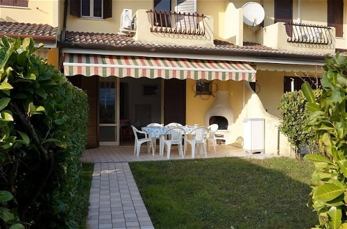 Foto 23 - Spacious Villa With Private Garden and Shared Pool