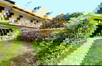 Photo 1 - Spacious House With Garden and Pool