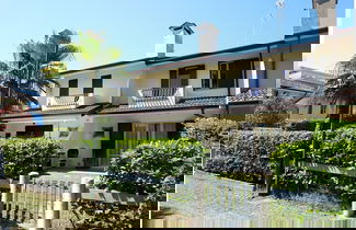 Foto 1 - Precious Villa With Private Garden and Barbecue