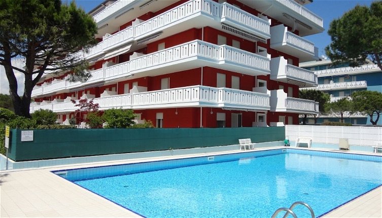 Foto 1 - Homely Apartment for up to 6 Guests With Pool