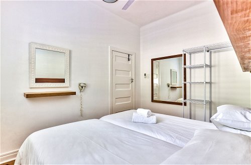 Photo 5 - On the Beach in Camps Bay - Fully Equipped 2 Bedroom Apartment
