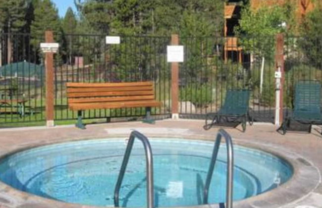 Zephyr by Avantstay Stylish Modified A Frame w/ Access To Tahoe Donner - Foto 15