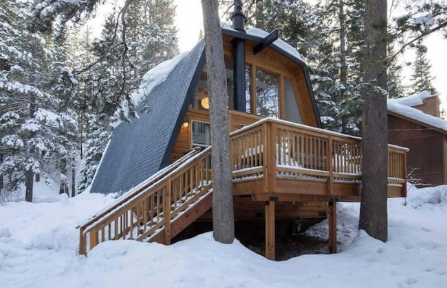 Zephyr by Avantstay Stylish Modified A Frame w/ Access To Tahoe Donner - Foto 1