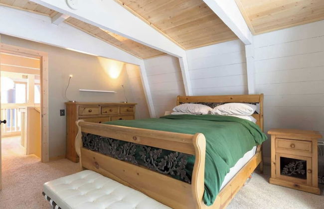 Zephyr by Avantstay Stylish Modified A Frame w/ Access To Tahoe Donner - Foto 11