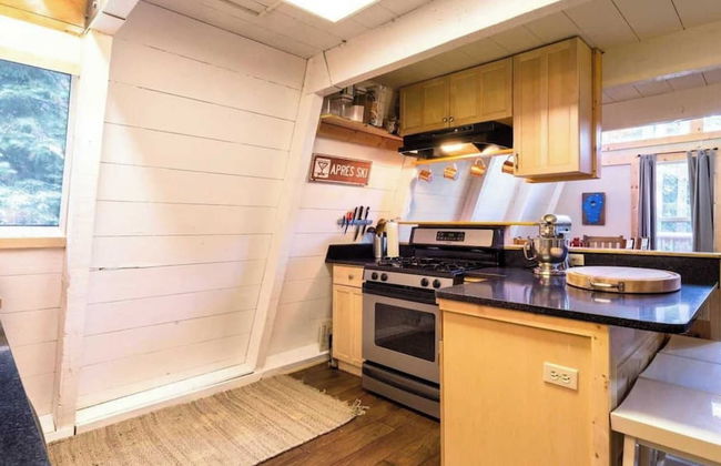 Zephyr by Avantstay Stylish Modified A Frame w/ Access To Tahoe Donner - Foto 8