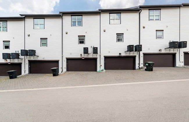 Waverly by Avantstay Nashville-inspired Townhome w/ Luxury Kitchen, Pool Table - Photo 10
