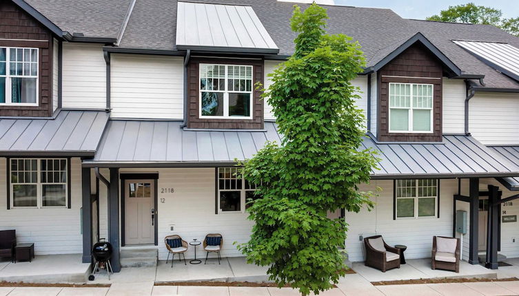 Photo 1 - Waverly by Avantstay Nashville-inspired Townhome w/ Luxury Kitchen, Pool Table