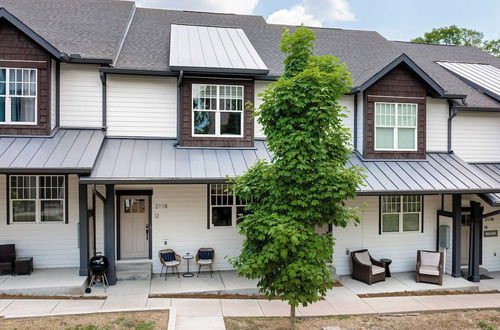 Photo 1 - Waverly by Avantstay Nashville-inspired Townhome w/ Luxury Kitchen, Pool Table