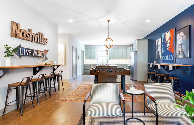 Waverly by Avantstay Nashville-inspired Townhome w/ Luxury Kitchen, Pool Table - Photo 7