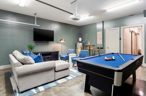 Foto 4 - Waverly by Avantstay Nashville-inspired Townhome w/ Luxury Kitchen, Pool Table