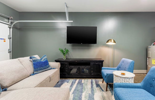 Waverly by Avantstay Nashville-inspired Townhome w/ Luxury Kitchen, Pool Table - Photo 41