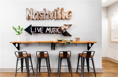 Photo 2 - Waverly by Avantstay Nashville-inspired Townhome w/ Luxury Kitchen, Pool Table