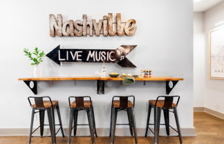 Foto 2 - Waverly by Avantstay Nashville-inspired Townhome w/ Luxury Kitchen, Pool Table