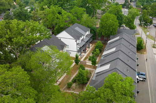 Photo 3 - Waverly by Avantstay Nashville-inspired Townhome w/ Luxury Kitchen, Pool Table