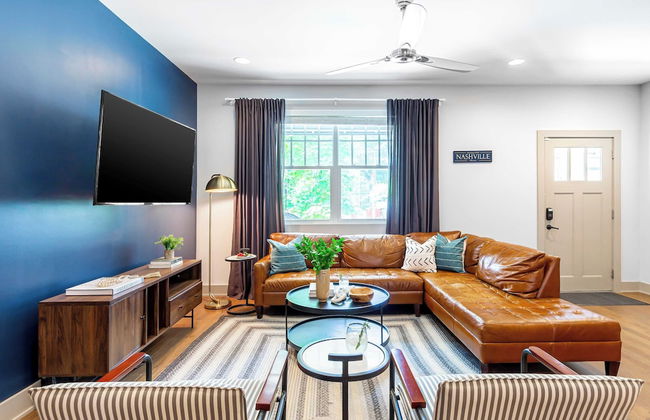 Waverly by Avantstay Nashville-inspired Townhome w/ Luxury Kitchen, Pool Table - Photo 33