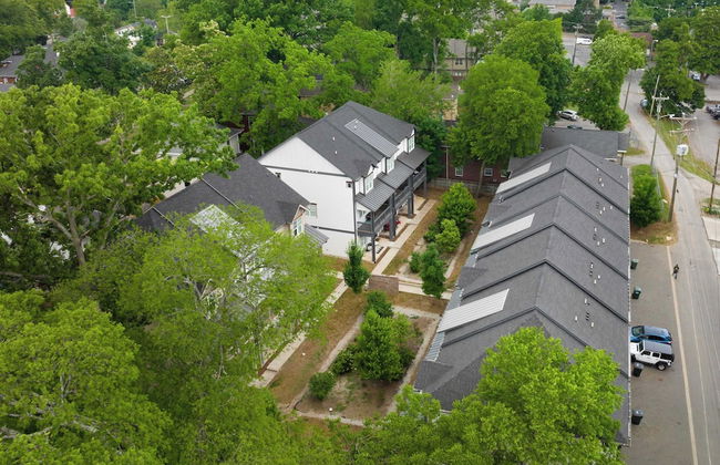 Waverly by Avantstay Nashville-inspired Townhome w/ Luxury Kitchen, Pool Table - Photo 21