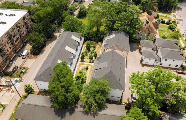 Waverly by Avantstay Nashville-inspired Townhome w/ Luxury Kitchen, Pool Table - Photo 45