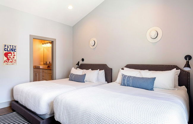 Waverly by Avantstay Nashville-inspired Townhome w/ Luxury Kitchen, Pool Table - Photo 6