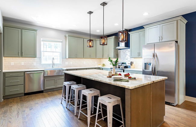 Waverly by Avantstay Nashville-inspired Townhome w/ Luxury Kitchen, Pool Table - Photo 2