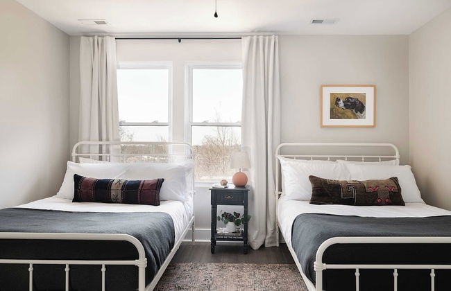 Shelton & Urban by Avantstay Sleeps 20! 2 Unit Buyout! Spacious Design - Foto 18