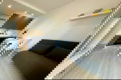 Foto 5 - Modern Apartment With Balcony