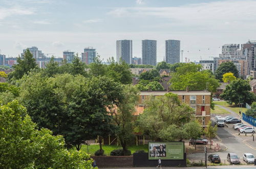 Foto 16 - Contemporary 1 Bedroom Apartment in Canning Town With Balcony