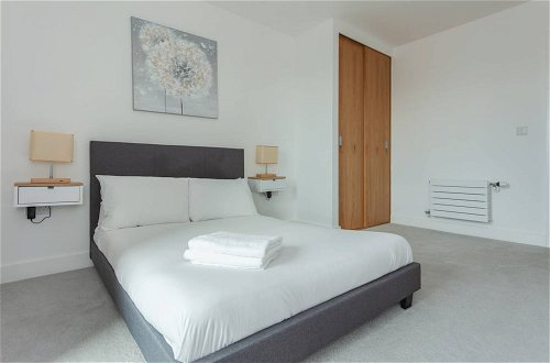 Foto 4 - Contemporary 1 Bedroom Apartment in Canning Town With Balcony