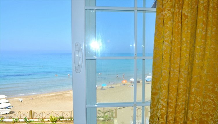 Foto 1 - Beachfront 2-bed Luxury Apartment - Agios Gordios, Corfu, Greece