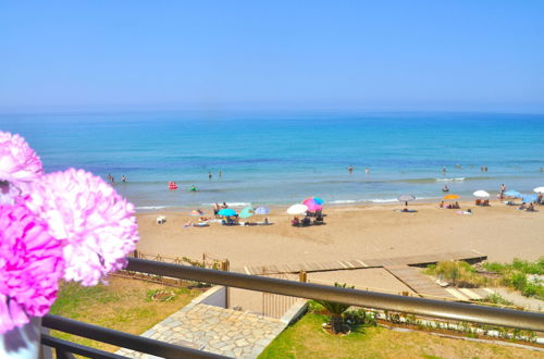 Foto 4 - Beachfront 2-bed Luxury Apartment - Agios Gordios, Corfu, Greece