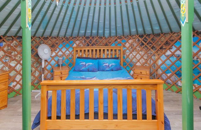 Green Yurt With Hot Tub - Sleeps 3, Parking & Wifi - Foto 29