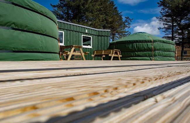 Green Yurt With Hot Tub - Sleeps 3, Parking & Wifi - Foto 32