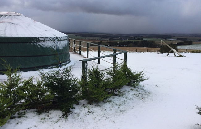 Green Yurt With Hot Tub - Sleeps 3, Parking & Wifi - Foto 36