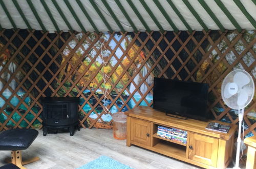 Photo 22 - Green Yurt With Hot Tub - Sleeps 3, Parking & Wifi