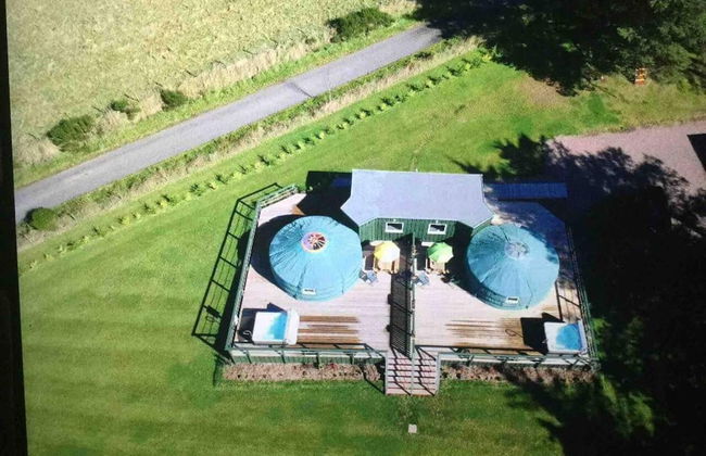 Green Yurt With Hot Tub - Sleeps 3, Parking & Wifi - Foto 14